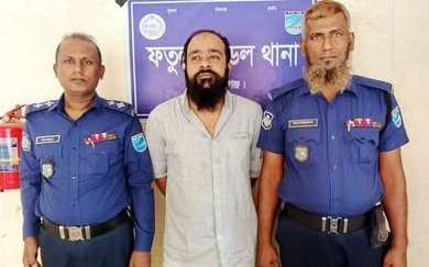 অস্বাস্থ্যকর পরিবেশে খাবার তৈরি ও বিক্রি: ফতুল্লার সুন্দরবন রেস্তোরাঁর মালিক গ্রেপ্তার