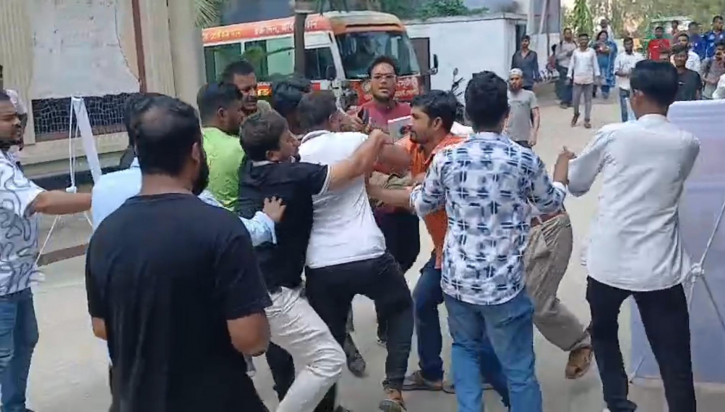 নারায়নগঞ্জে বিএনপির সভাপতিকে পেটালেন যুবদলের নেতাকর্মীরা