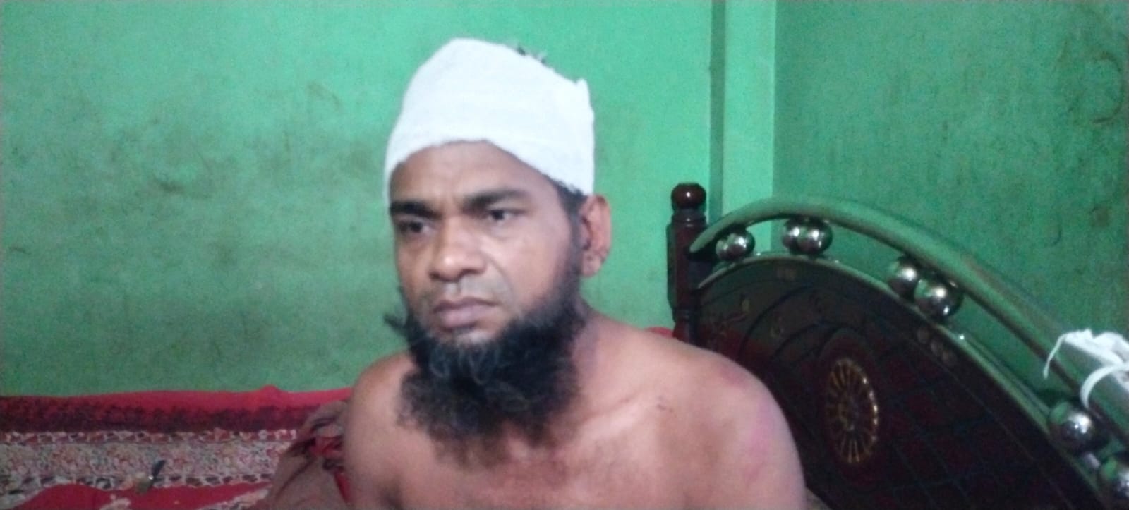 পরকীয়া বিরোধের জেরে বন্দরে প্রাক্তন স্বামীকে কুপিয়ে হত্যাচেষ্টা, থানায় অভিযোগ