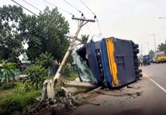 সোনারগাঁয়ে ঢাকা-চট্টগ্রাম মহাসড়কে দুর্ঘটনা, ঘটনাস্থলেই চালকের মৃত্যু