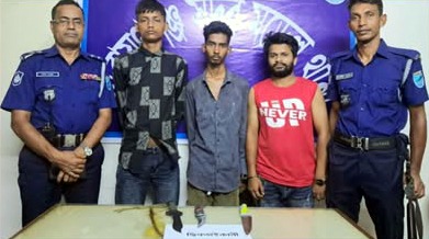 চাষাড়া থেকে দেশীয় অস্ত্রসহ ছিনতাইকারী চক্রের ৩ সদস্য গ্রেফতার