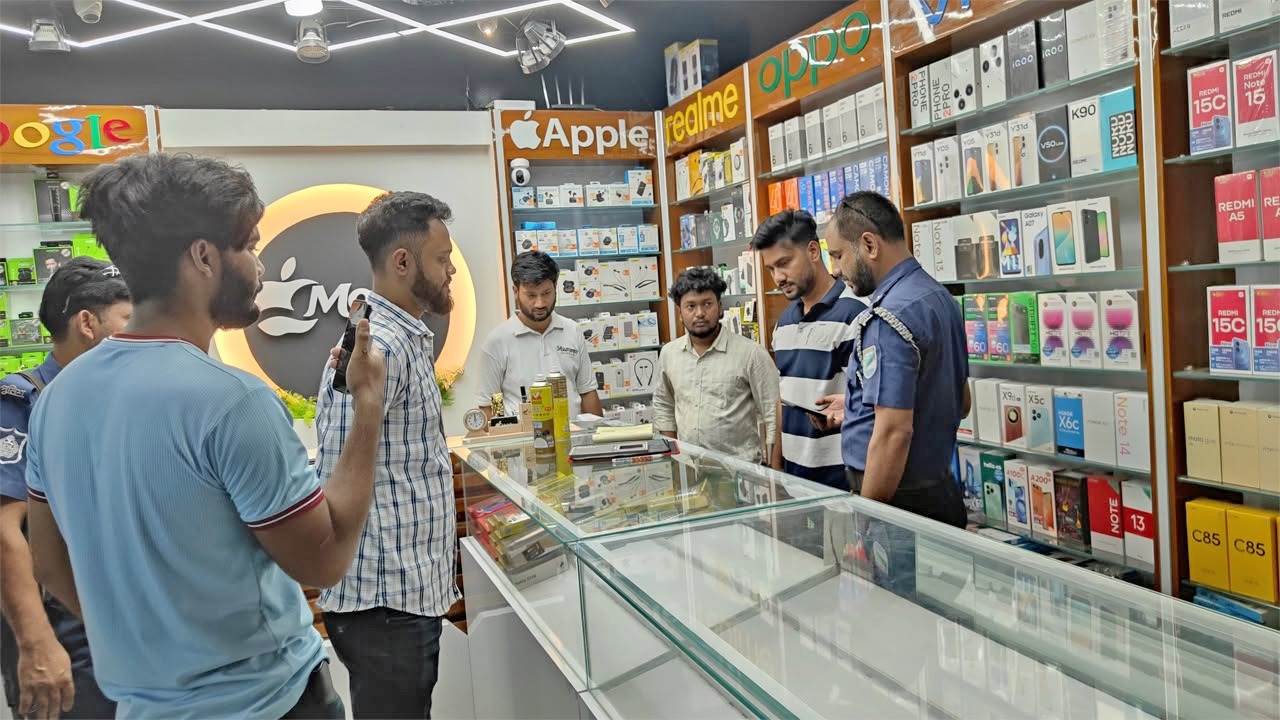 সোনারগাঁয়ে মোবাইলের দোকানে দুর্ধর্ষ চুরি