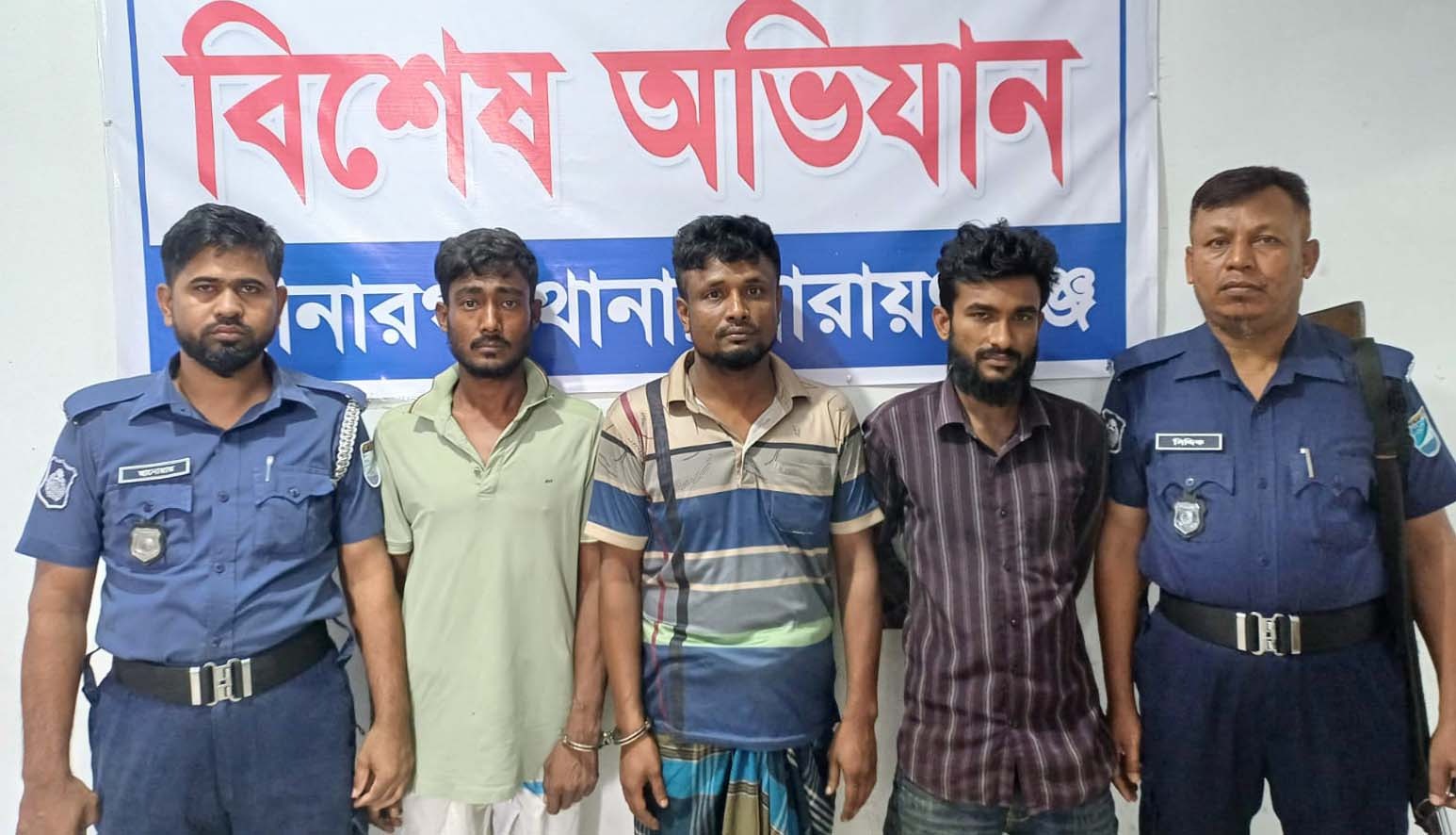 সোনারগাঁয়ে গাঁজাসহ ৩ মাদক ব্যবসায়ী গ্রেফতার