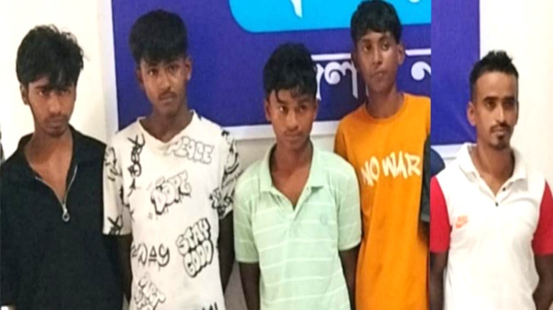 বন্দরে চাকরির প্রলোভনে ২ কিশোরকে মারধর করে টাকা ও মোবাইল লুটের ঘটনায় কিশোর গ্যাংয়ের ৫ সদস্য গ্রেপ্তার