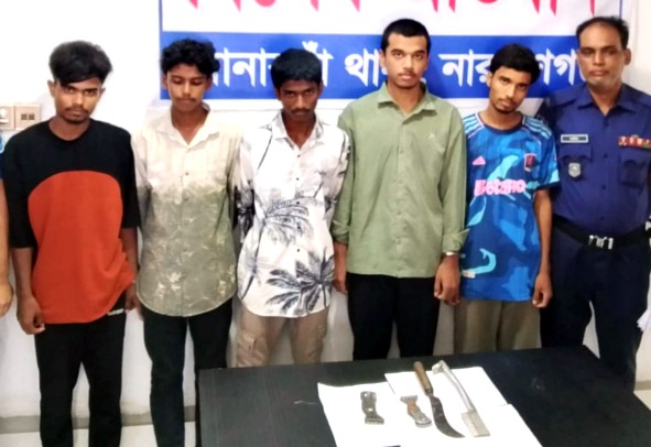 সোনারগাঁয়ে বিশেষ অভিযান ৫ গ্রেপ্তার,দেশীয় অস্ত্র ও অটোরিকশা উদ্ধার