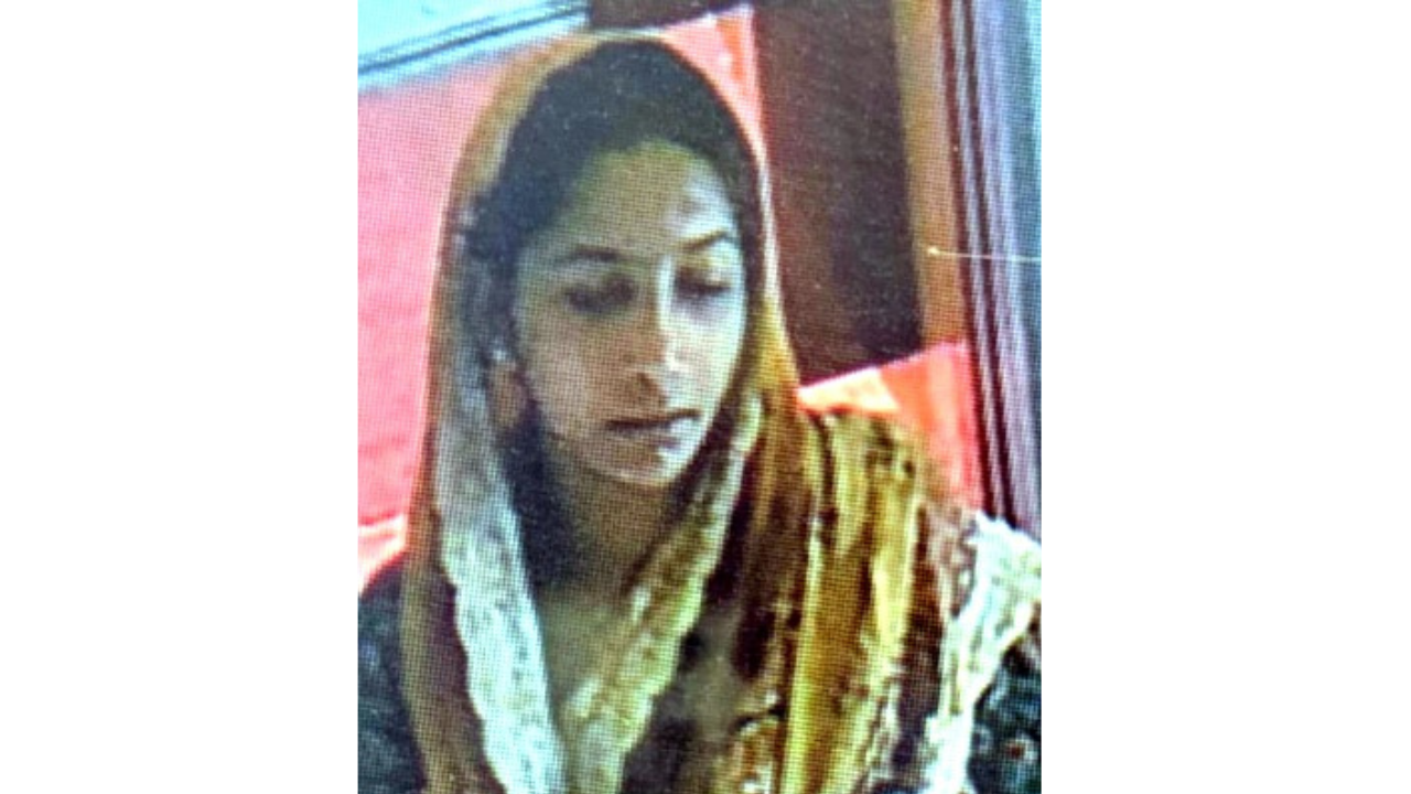 সিদ্ধিরগঞ্জে পার্লারের কর্মী সেজে দুই গৃহবধুর স্বর্ণালঙ্কার লুট