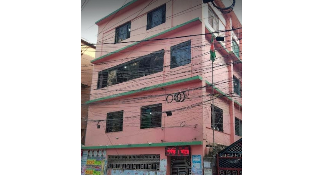 আমলাপাড়া আদর্শ শিশু সরকারি প্রাথমিক বিদ্যালয়ে অভিভাবক প্রতিনিধি নির্বাচন বিতর্ক: চার পদে দুই পরিবারের চার প্রার্থী, অভিভাবকদের মধ্যে ক্ষোভ