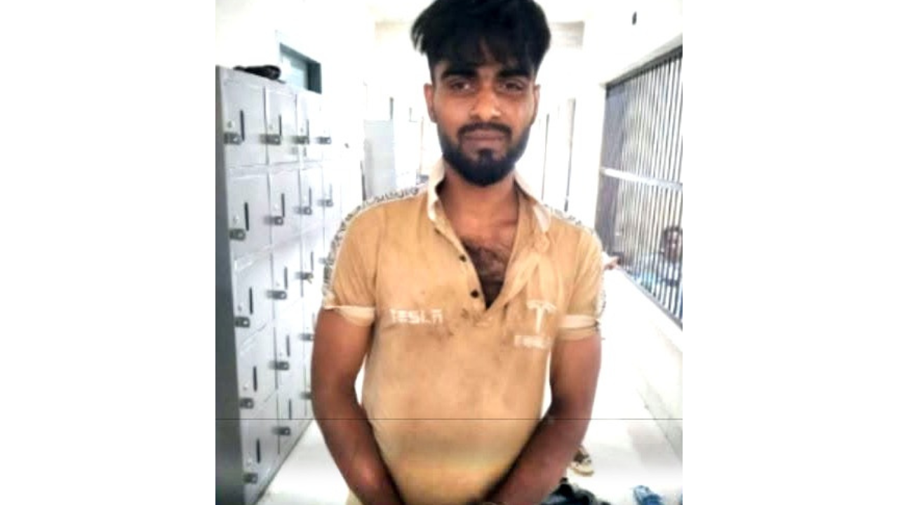 সিদ্ধিরগঞ্জে সেনা কর্মকর্তার মোবাইল ছিনতাইয়ের চেষ্টা, হাতেনাতে যুবক আটক 