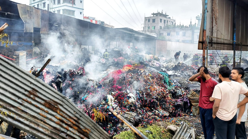 ফতুল্লায় জুটের গুদামে ভয়াবহ আগুন, ৪০ লাখ টাকার ক্ষয়ক্ষতি