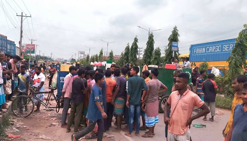 ঢাকা-নারায়ণগঞ্জ লিংক রোডের সস্তাপুরে সড়ক অবরোধ, যান চলাচল ব্যাহত