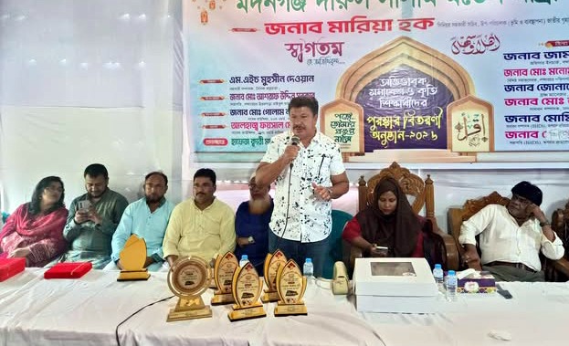 মদনগঞ্জ দারুস সালাম মাদ্রাসায় কৃতি শিক্ষার্থীদের পুরস্কার বিতরণ ও অভিভাবক সমাবেশ