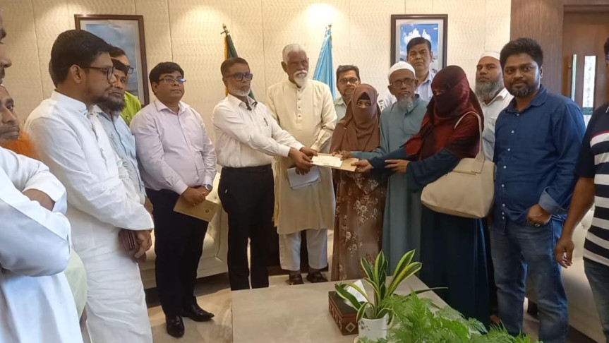 নারায়নগঞ্জে ট্রাকচাপায় নিহত ছাত্রদল ও যুবদলনেতার পরিবার পেল ২০ লাখ টাকা-চাকরি