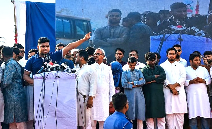 আমরা এমন একজন শিক্ষামন্ত্রী পেয়েছি, তিনি স্ট্যান্টবাজি ও টেন্ডারবাজিতে ওস্তাদ : হাসনাত আবদুল্লাহ