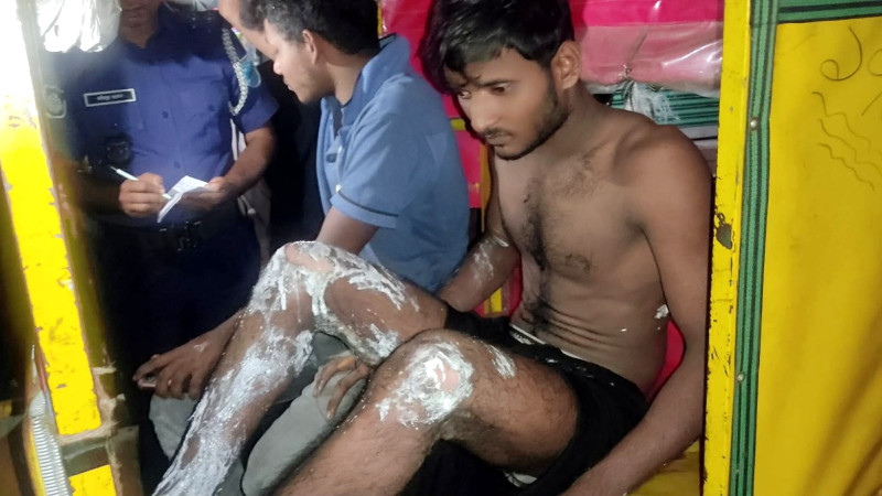 ফতুল্লায় ডাইং কারখানায় বয়লার বিস্ফোরণ, দগ্ধ ২