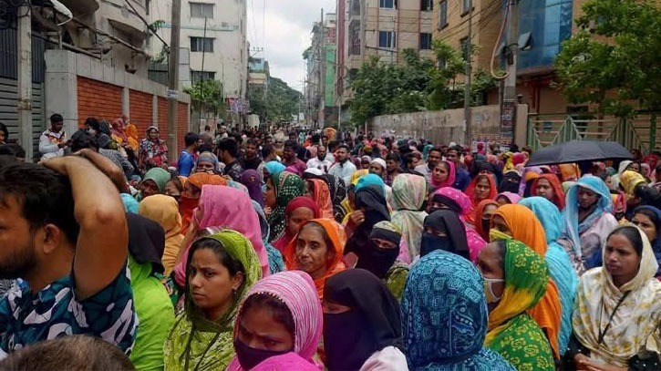 আনোয়ারা গ্রুপের পোশাক শ্রমিকদের ১১ দফা দাবিতে ৫ ঘন্টা সড়ক অবরোধ