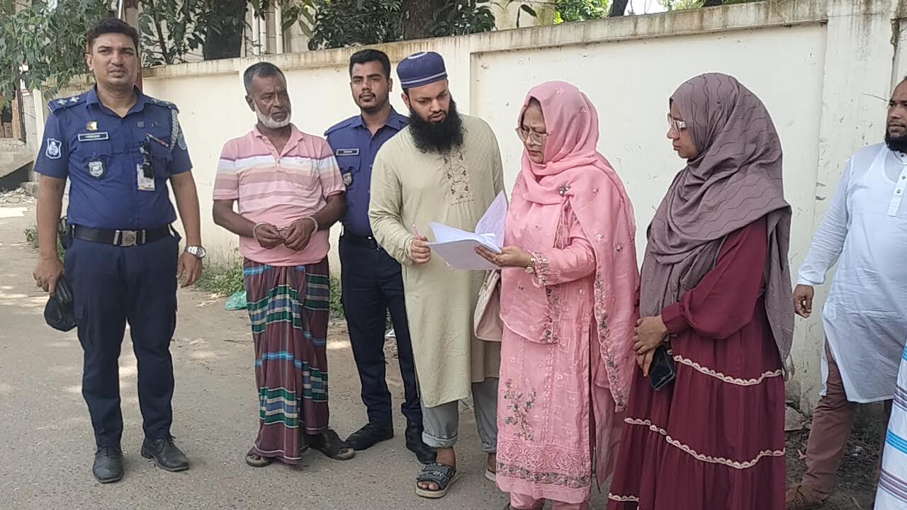 সোনারগাঁয়ে মাংসে পানি মিশিয়ে বিক্রির অপরাধে ব্যবসায়ীর জরিমানা