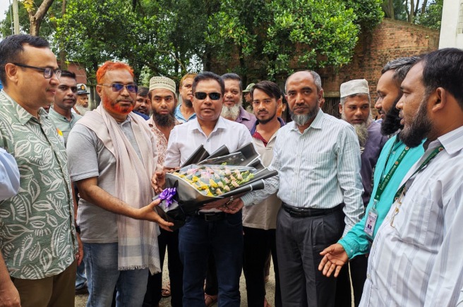 বন্দর ডকইয়ার্ড পরিদর্শনে বিআইডব্লিউটিসির চেয়ারম্যান