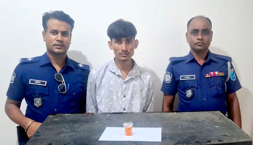 ফতুল্লায় ২০০ পিস ইয়াবাসহ মাদক ব্যবসায়ী গ্রেফতার