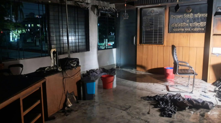 নারায়ণগঞ্জ সদর উপজেলা নির্বাহী কর্মকর্তার কার্যালয়ে অগ্নিকাণ্ড
