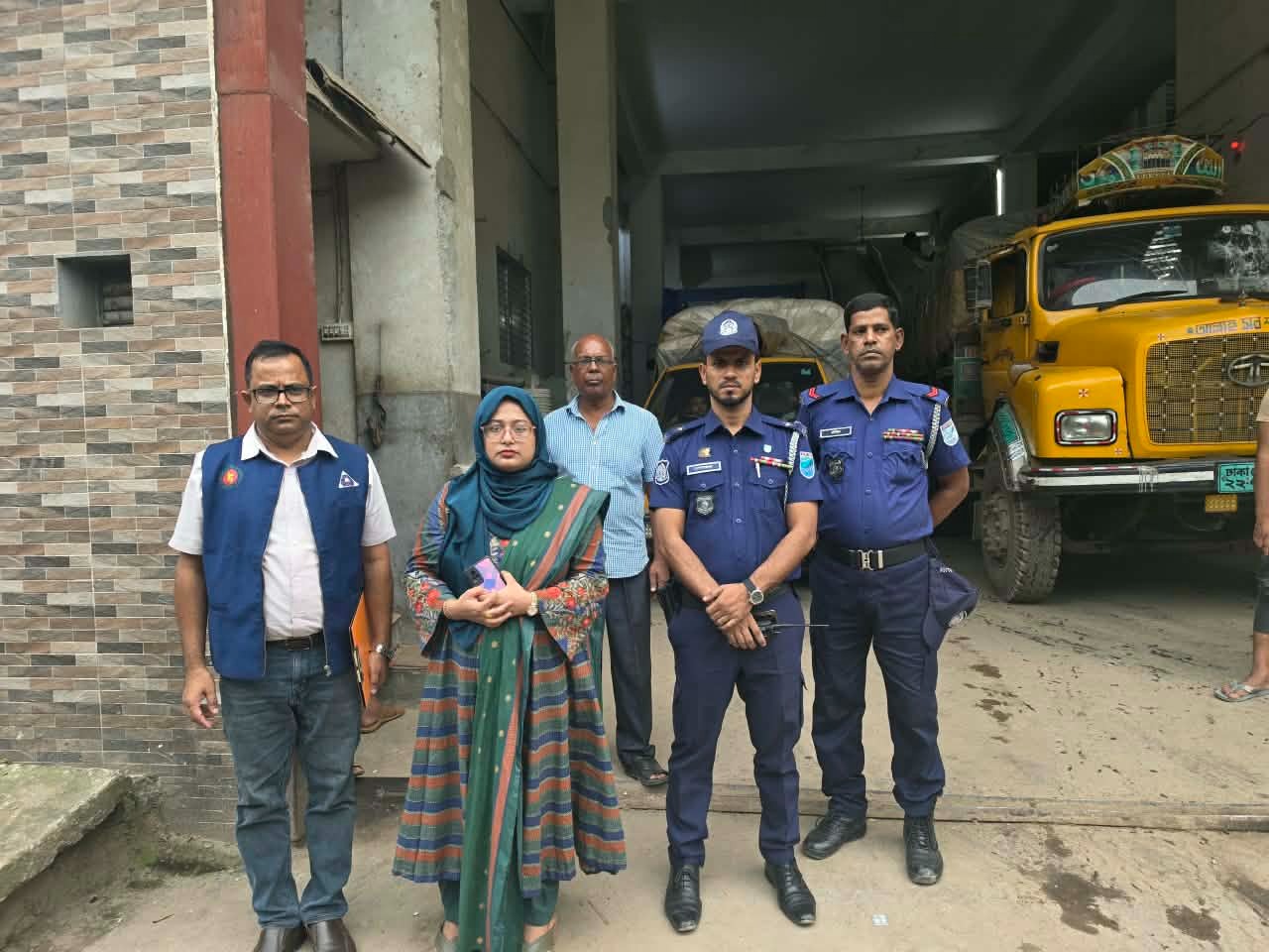 সোনারগাঁয়ে ভ্রাম্যমান আদালতের অভিযান, দুই প্রতিষ্ঠানকে ৩৫ হাজার টাকা জরিমানা