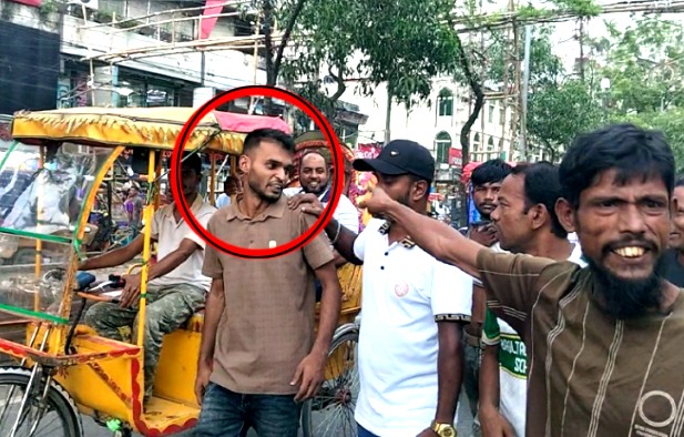 চাষাঢ়ায় বরখাস্তকৃত পুলিশ সদস্যকে আটকে মারধর