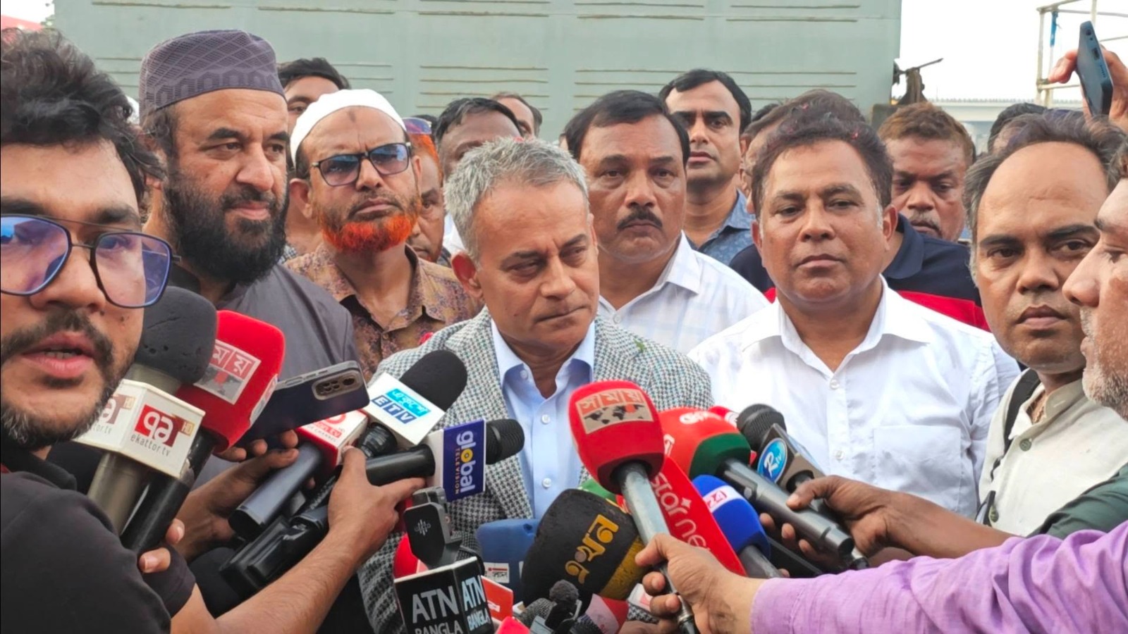 ঢাকার চক্রাকার নৌরুট ও ওয়াটার বাস সার্ভিসকে যাত্রীবান্ধব করার উদ্যোগ নেওয়া হচ্ছে : নৌমন্ত্রী