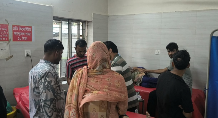 সোনারগাঁয়ে জমি বিরোধে দু’পক্ষের রক্তক্ষয়ী সংঘর্ষ, নারীসহ আহত ১০