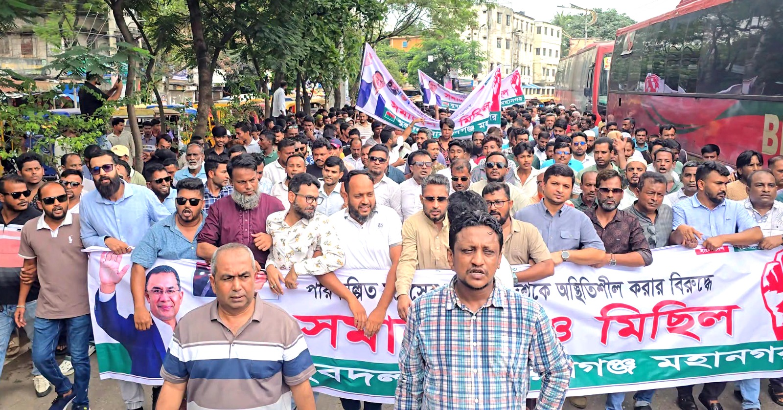 আওয়ামী লীগের নৈরাজ্যের প্রতিবাদে না.গঞ্জ মহানগর যুবদলের বিক্ষোভ মিছিল 