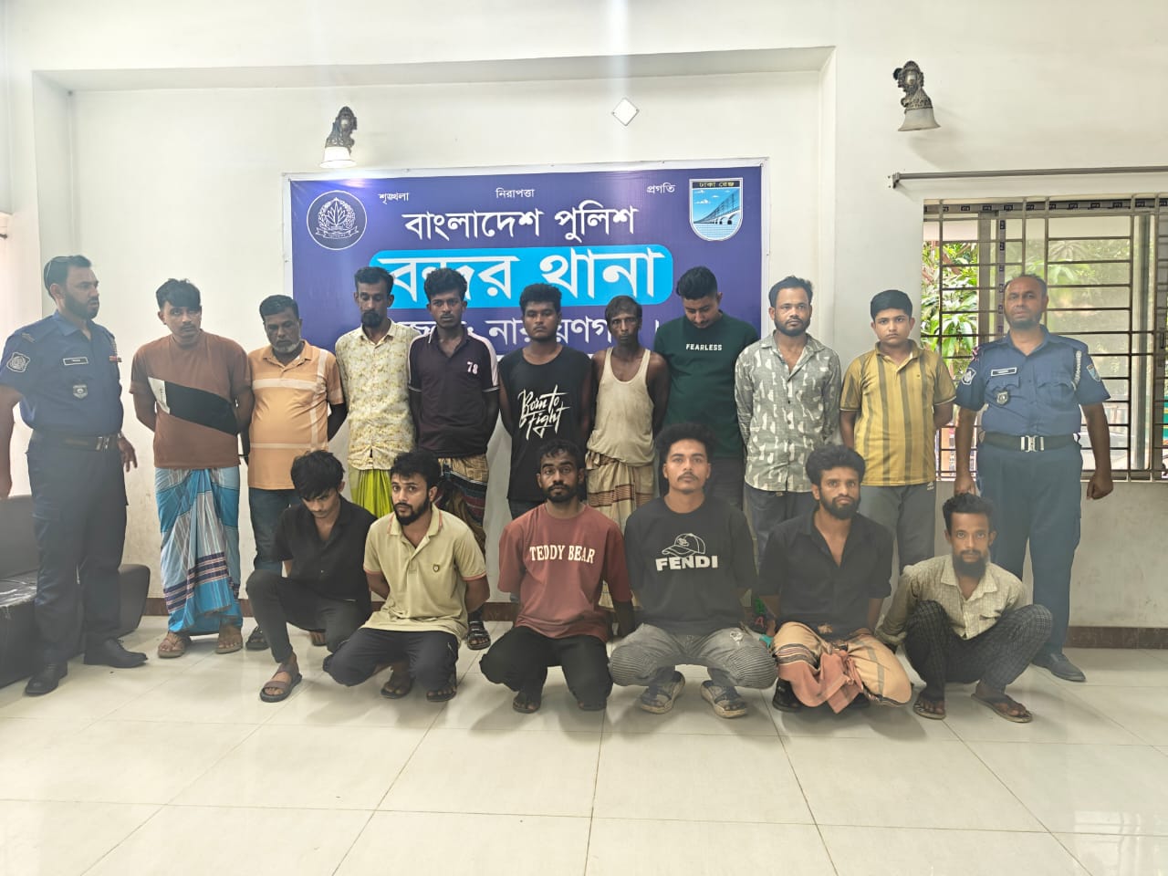 বন্দর থানা পুলিশ ও র‌্যাব-১১ এর পৃথক অভিযানে ১৫ জন গ্রেফতার