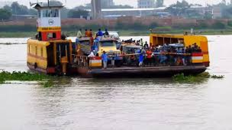 ফতুল্লার বক্তাবলী ফেরিঘাটে দুই যানবাহনের মাঝে চাপা পড়ে লাইনম্যান নিহত  
