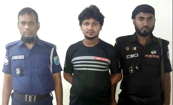ফতুল্লার সস্তাপুরে ভাড়াটিয়া তরুণীকে ধর্ষণের অভিযোগে বাড়িওয়ালার ছেলে গ্রেপ্তার