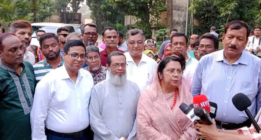 বার্ষিক ১৫ লাখ মেট্রিক টনের দিগুন মজুদ আছে : বন্দরে খাদ্যমন্ত্রী আফরোজা খানম